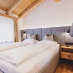Village Zaglgut, Air-conditioned With Fantastic Panoramic Views, Wellness & Summer Card Included シャレー カプルーン