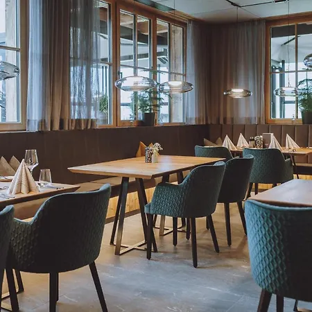 Village Zaglgut, Fantastic Views, In Ski-out In Winter, Air Conditioning In Summer Chalé