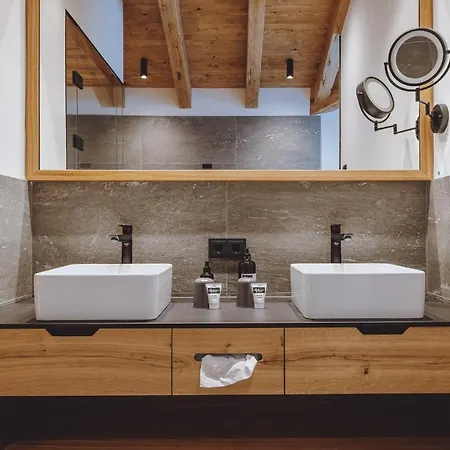 Premium Chalets By Zaglgut, Zell Am See-Kaprun - Wellness & Infinity Pool, Air Conditioning, Panoramic Views & Summer Card Included Chalet *